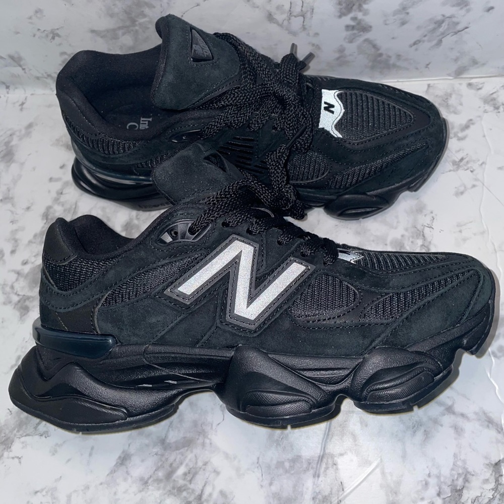 New Balance 9060 Triple black